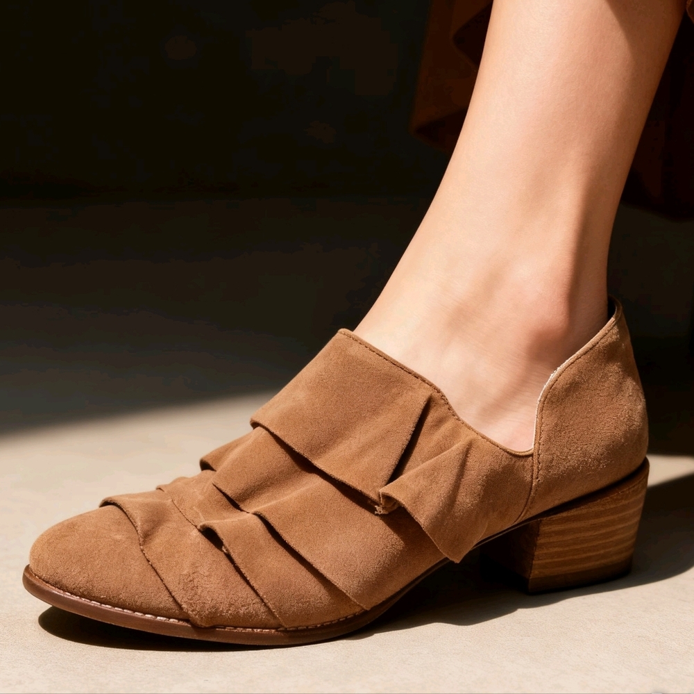 Seychelles Tan Suede Ruched Flats Low Heel Ankle Bootie Size 8.5